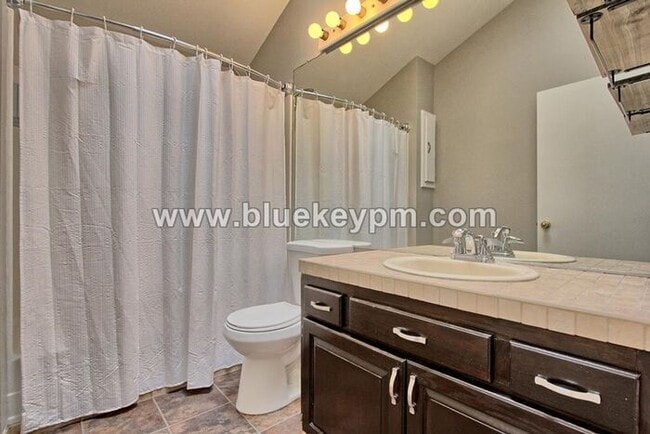 Building Photo - Luxury 3 Bed, 2.5 Bath Home in Beaverton with Large Yard and Bonus Room