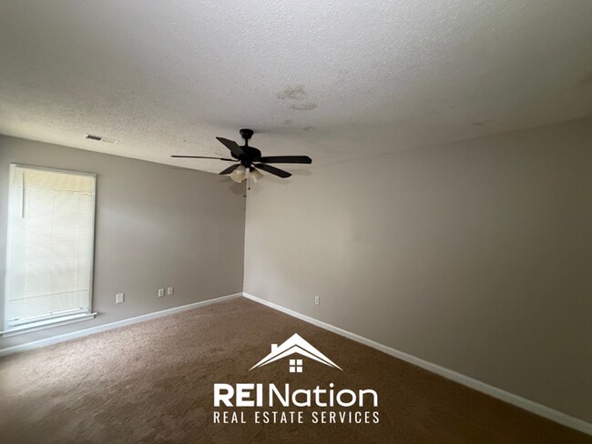 Building Photo - 3BR/1.5BA Memphis Rental with Soaring Ceilings & Functional Galley Kitchen