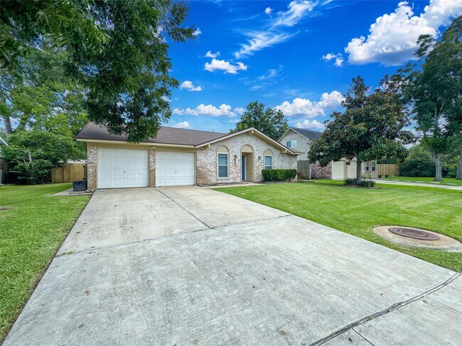Building Photo - 217 Mary Ann Dr