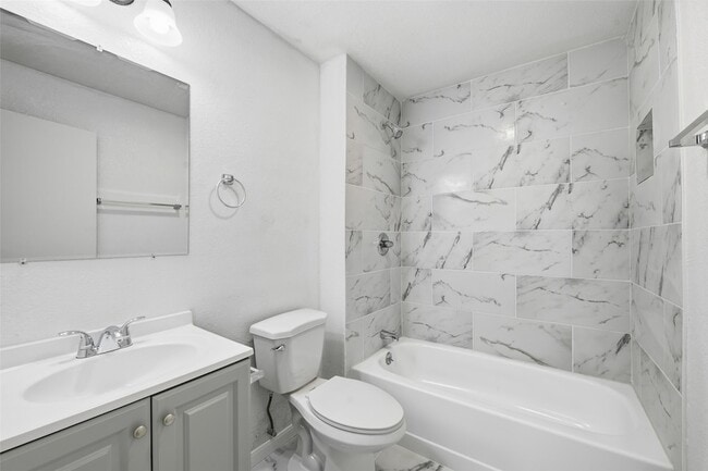 Building Photo - 1746 Glencairn Ln