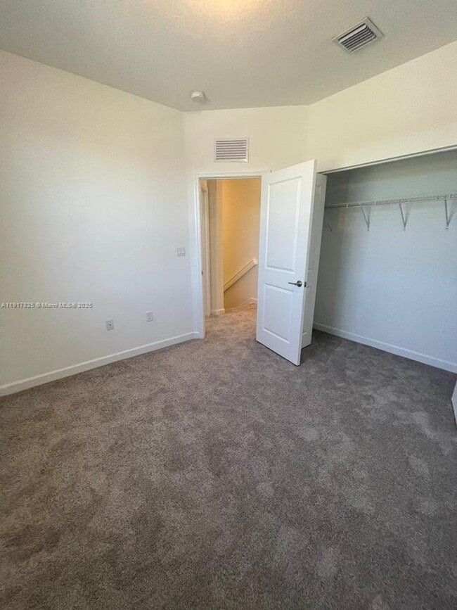 Building Photo - 2634 SE 11th Ct