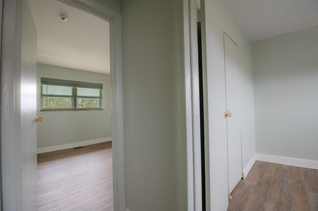 Building Photo - 3105 Clairpoint Ct