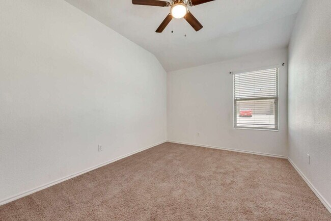 Building Photo - Attractive 4-Bedroom Home in Villages of Eagle Mountain!