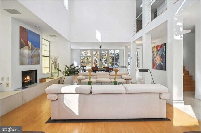 Building Photo - 4527 Q Pl NW