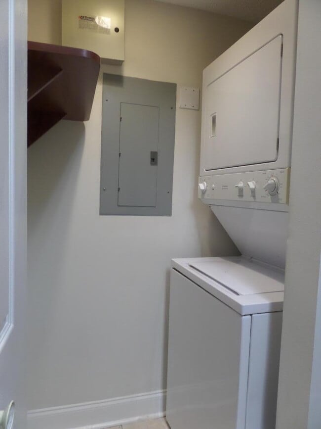 Building Photo - 10276 Fox Trail Rd S