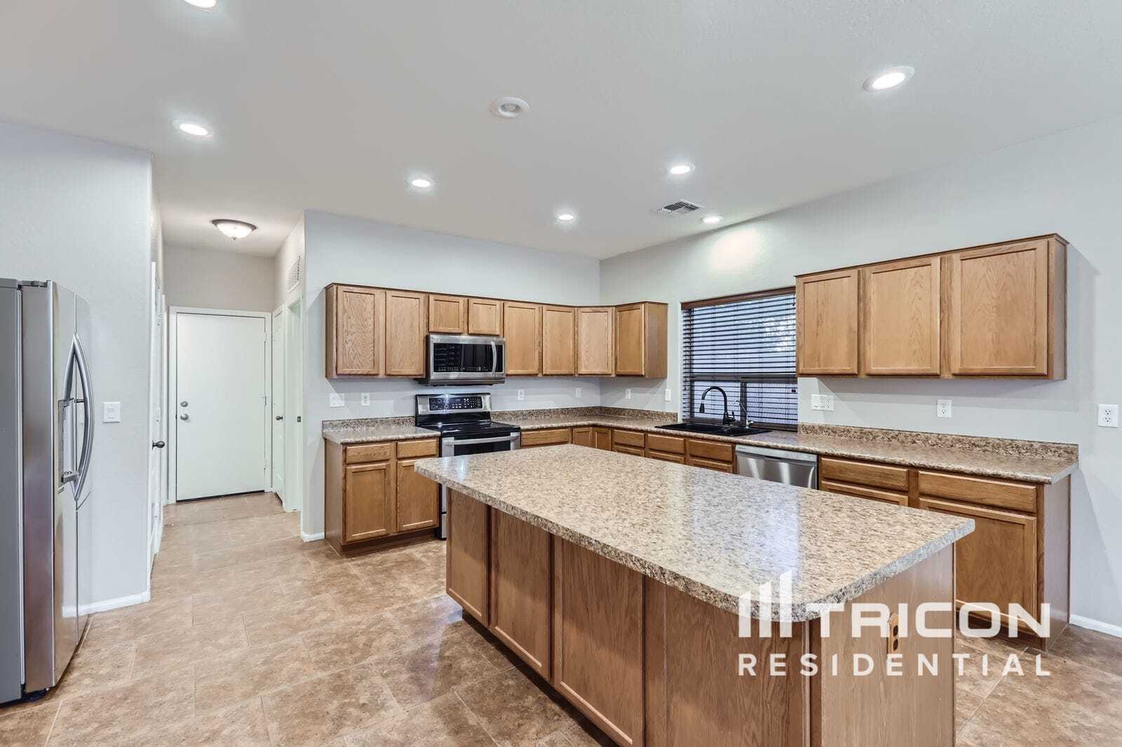 Building Photo - 40781 W Robbins Dr