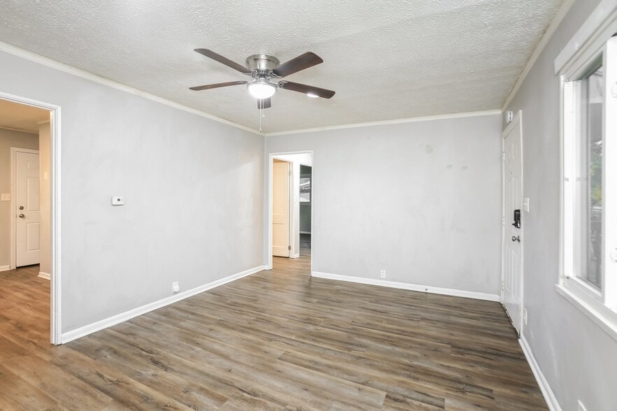 Building Photo - 2036 W Kessler Blvd N Dr