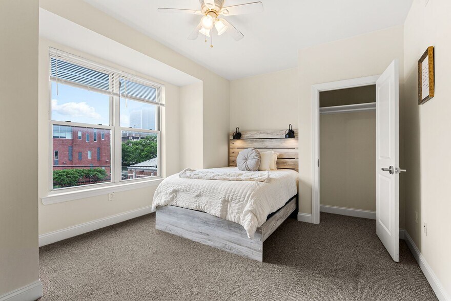 Building Photo - 1814 N 16th St