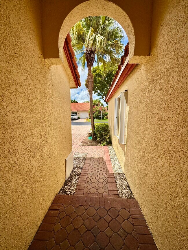 Building Photo - 10530 NW 52nd Terrace