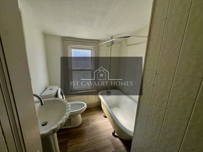 Building Photo - 3540 E 154th St