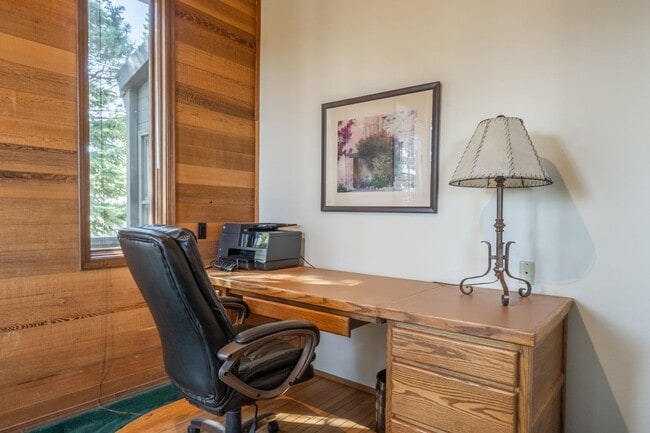 Building Photo - 283 Monterey Pine Rd