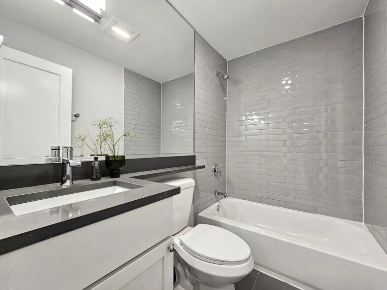 Building Photo - 540 W Aldine Ave