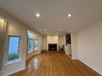 Building Photo - 10 Rollins Ct