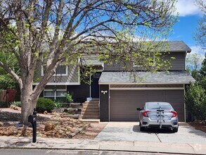 Building Photo - Charming 3-Bedroom Home in a Prime Location!