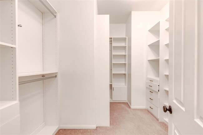 Building Photo - 2916 Zelma Dr