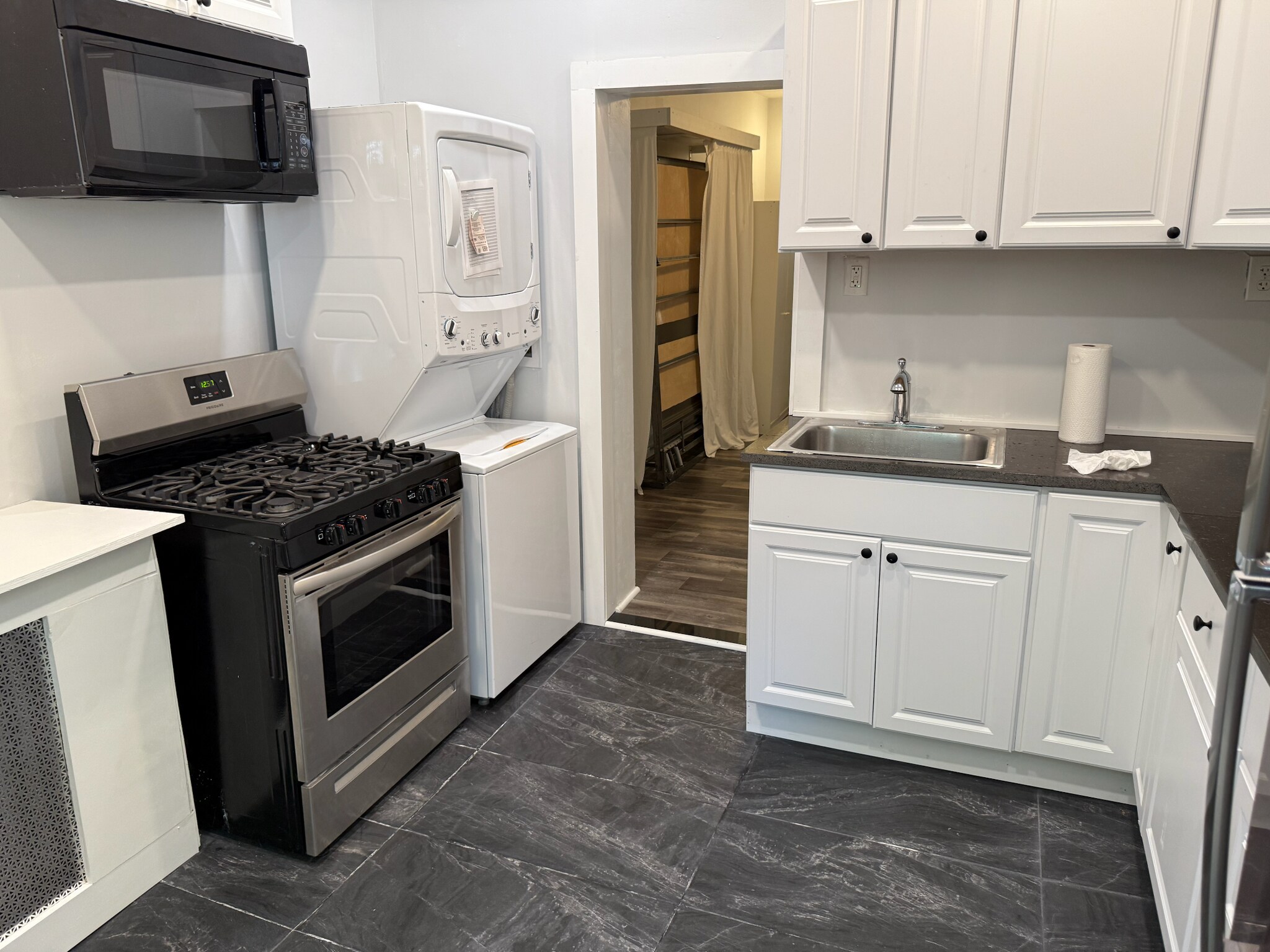 Building Photo - 828 Corinthian Ave