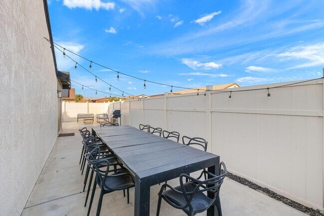 Building Photo - 82934 Vía Venecia