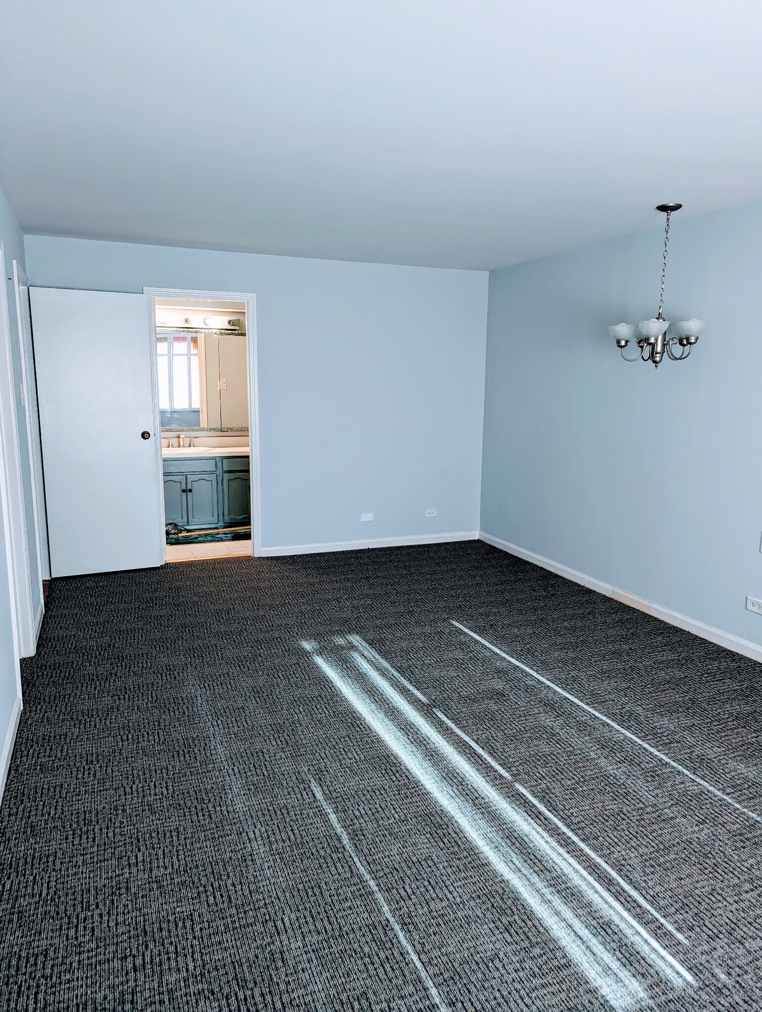 Master bedroom - 5935 Lincoln Ave