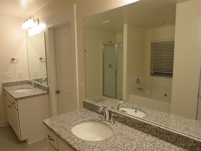 Building Photo - 1080 Adams Haven Bend