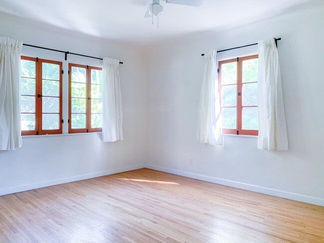 Building Photo - Gorgeous & Updated 3 bed Storybook Spanish House in Silverlake w/Views!