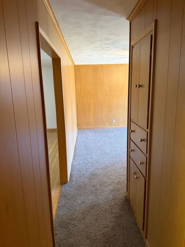 Building Photo - 3 bedroom, 2 bathroom, 2 car garage hom for rent