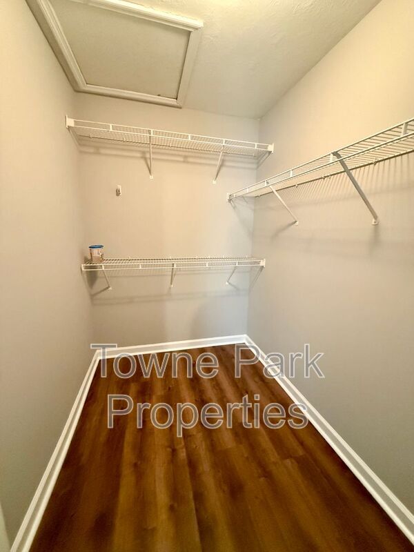 Building Photo - 822 Whispering Willow Ct