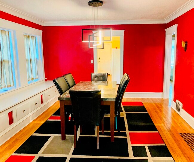 Building Photo - 5830 Holmes St