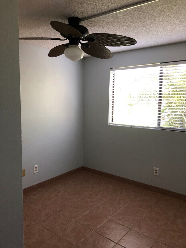 Building Photo - Unfurnished 2 BR/2BA Condo