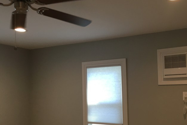 Large front bedroom with AC and ceiling fan - 360 Staples St