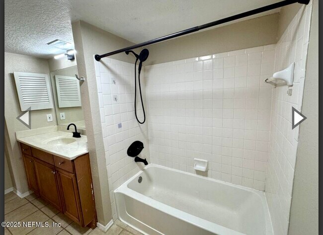 Building Photo - 11 Arbor Club Dr
