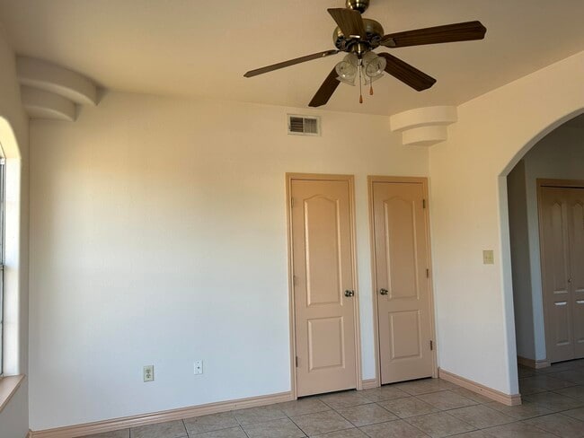 Building Photo - 2901 S Martin Ave