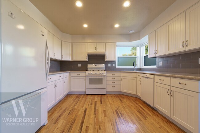 Building Photo - 9631 Stoneglen Dr