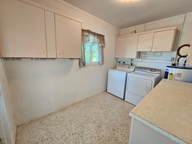 Building Photo - 264 Glen Oak Rd