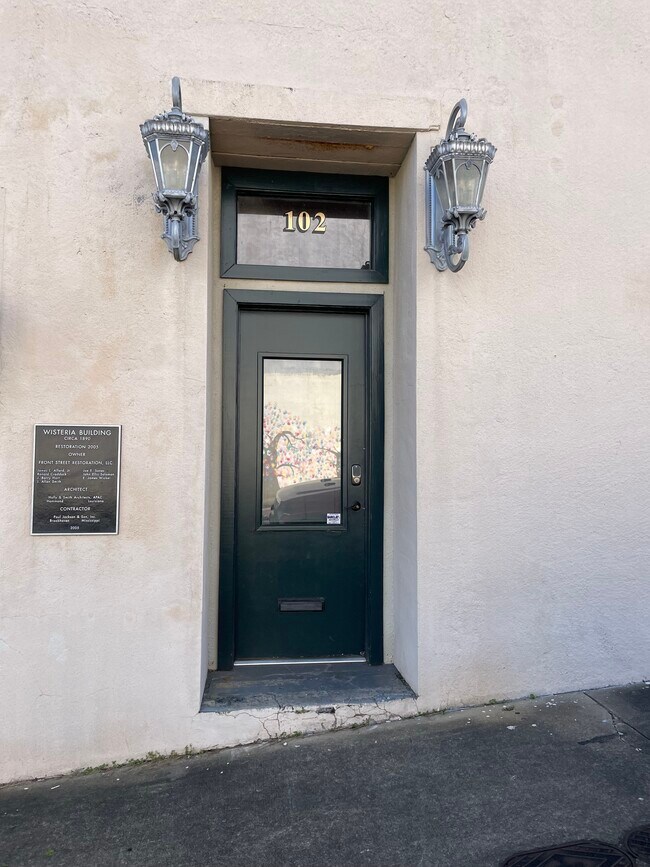 Exterior door/entrance - 102 N Front St