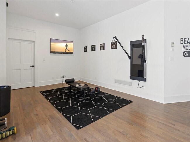 Building Photo - 997 Davis Dr NW