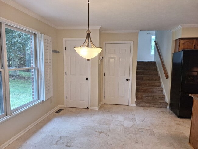 Building Photo - 4bd/3 bath located in desirable neighbor in Fox Den Subdivision in West Knoxville