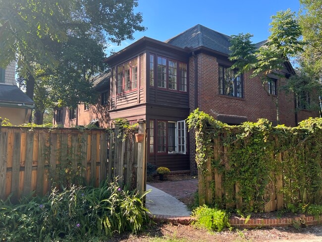 Building Photo - 2160 Forbes St