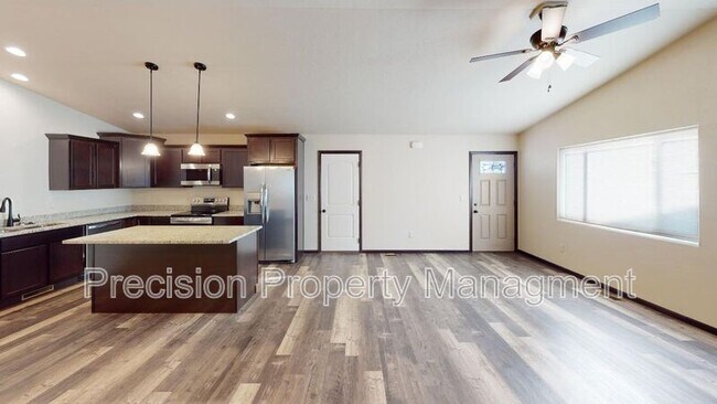 Building Photo - 598 Westwind Rd