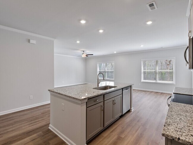 Building Photo - 210 Saddle St