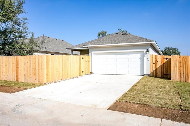 Building Photo - 2801 Stone Branch Dr