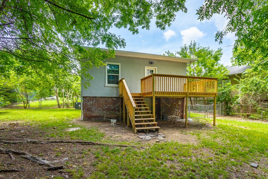 Building Photo - 2511 Oak St