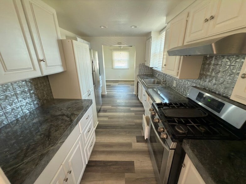 Building Photo - 1130 E Workman Ave