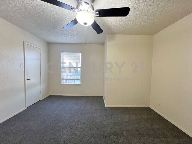 Building Photo - LAST 2 MONTHS RENT FREE!!! Great 2-Story 2/2.5 Condo Close to UNT For Rent!