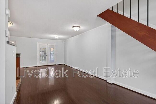 Building Photo - 304 Falling Ln