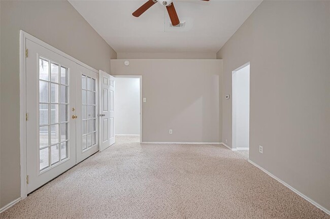 Building Photo - 2339 Loyanne Dr