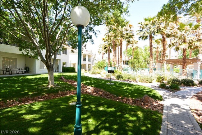 Building Photo - 7605 Rolling View Dr