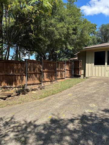 Building Photo - 9703 Elmcrest Dr
