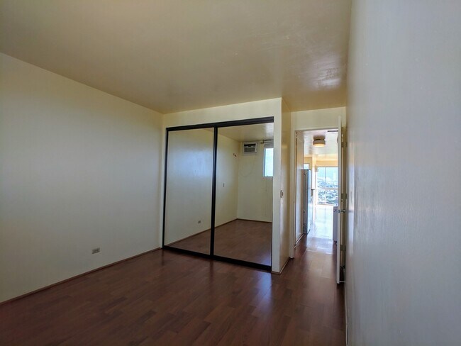 Building Photo - Penthouse 1 BR, 1 BA, 1-PRKG With Sweeping...