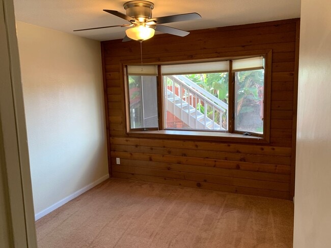Building Photo - Spacious Mid Century VIEW Home