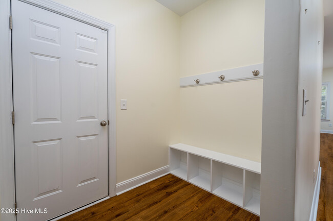 Building Photo - 103 Creek End Ct